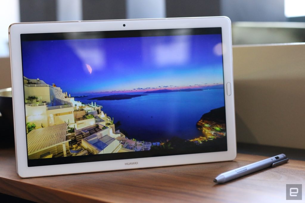 Huawei MediaPad M5 este prima tabletă cu ecranul curbat