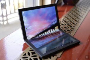 Lenovo anunță un nou laptop cu ecran flexibil pliabil