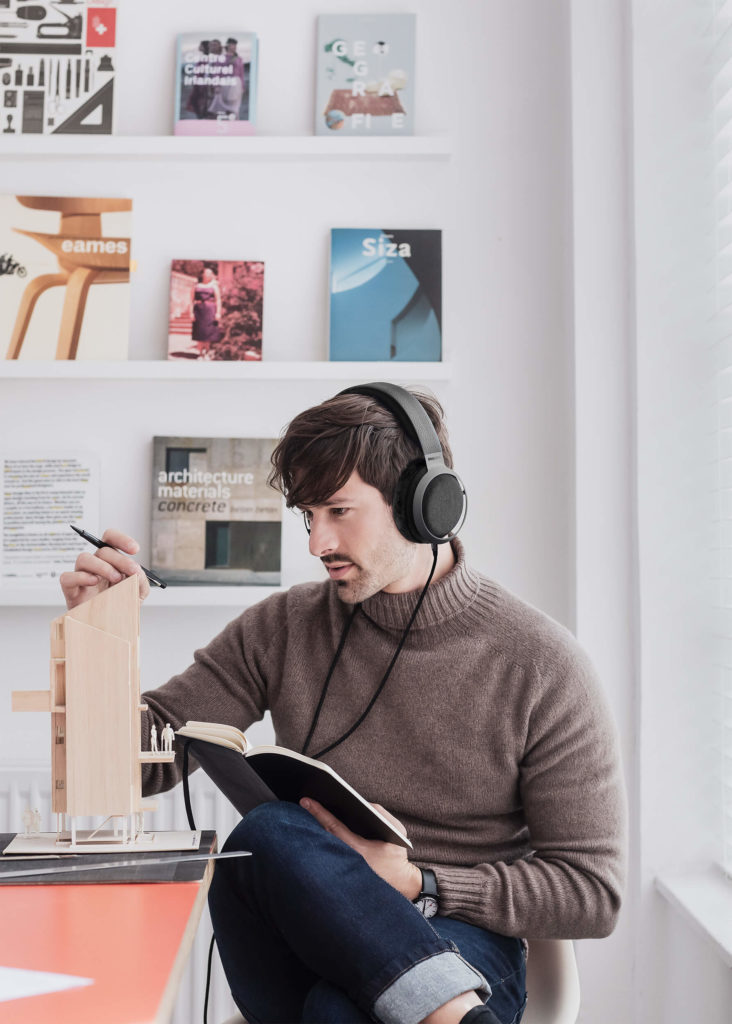 Philips lansează Fidelio X3, căști performante si cu un design premium, create special pentru audiofili