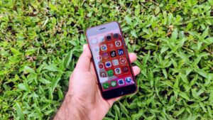 Cum să-ți protejezi telefonul în zilele călduroase de vară