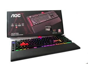 Tastatura AOC AGON AGK700: mix de senzații și plus de realism pentru jocul tău