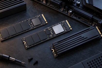 Trei SSD-uri NVMe M.2 fictive comparate, inclusiv un model cu radiator